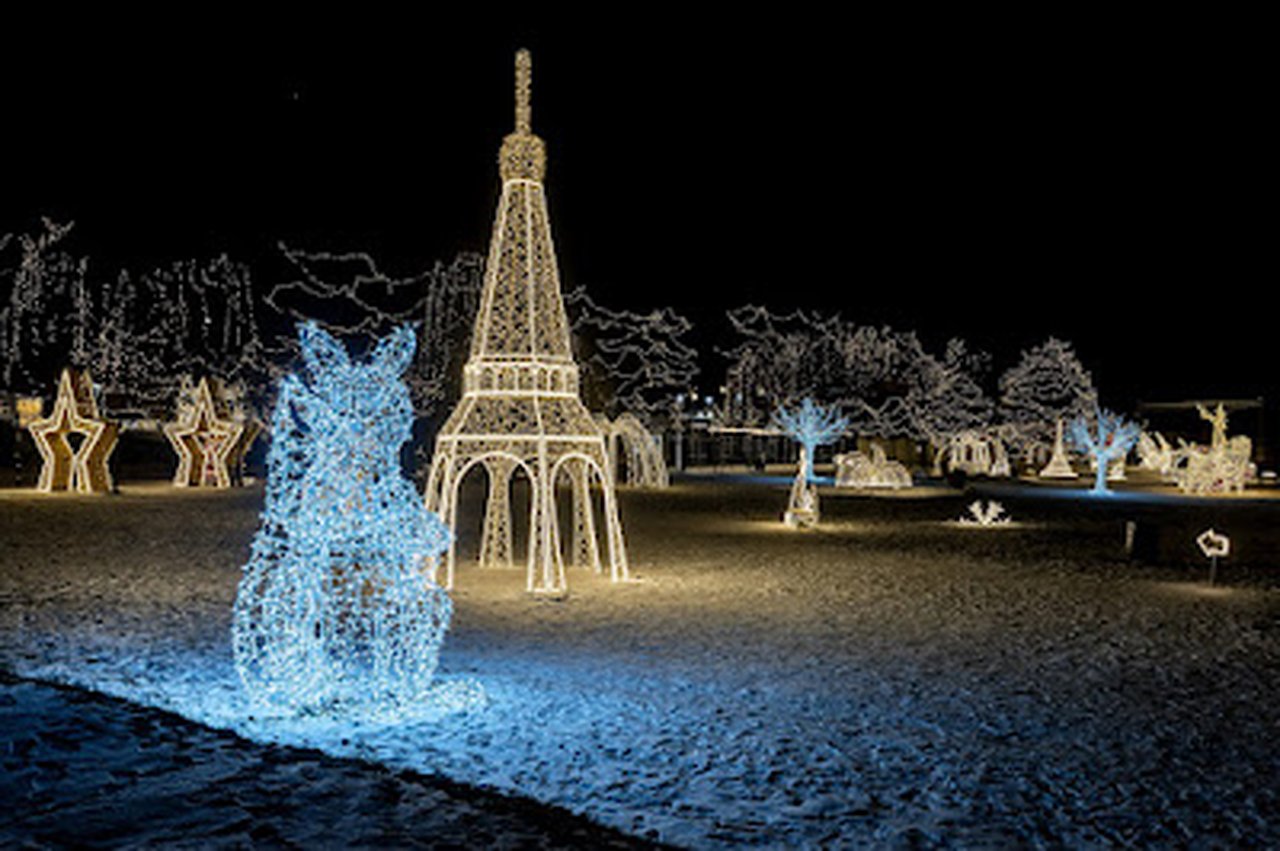 Světelný park s králíkem a Eiffelovou věží